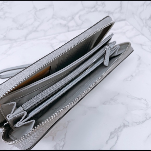 Michael Kors Large Zip Wallet - Picture 6 of 7